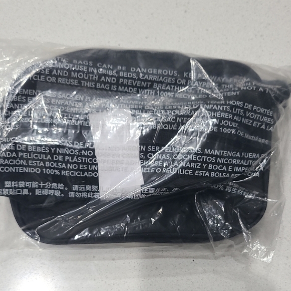 NWT OFFLINE By Aerie Makin' Moves Black Crossbody Bag - Picture 3 of 5